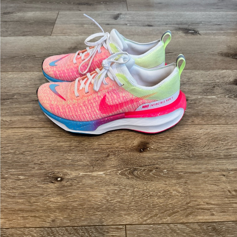 Nike Women's Pink and Blue Athletic Shoes